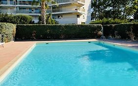 Studio de standing climatisé, avec piscine, proche de la mer